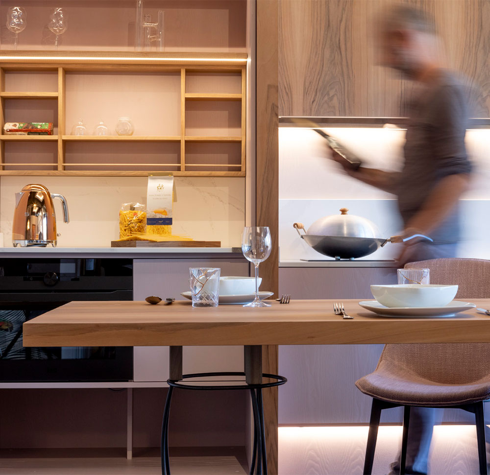 cucina-su-misura-mobile Se la tua nuova cucina su misura sembra non avere sufficiente spazio per una cena formale, con i nostri consigli potrai gestirla in modo easy.