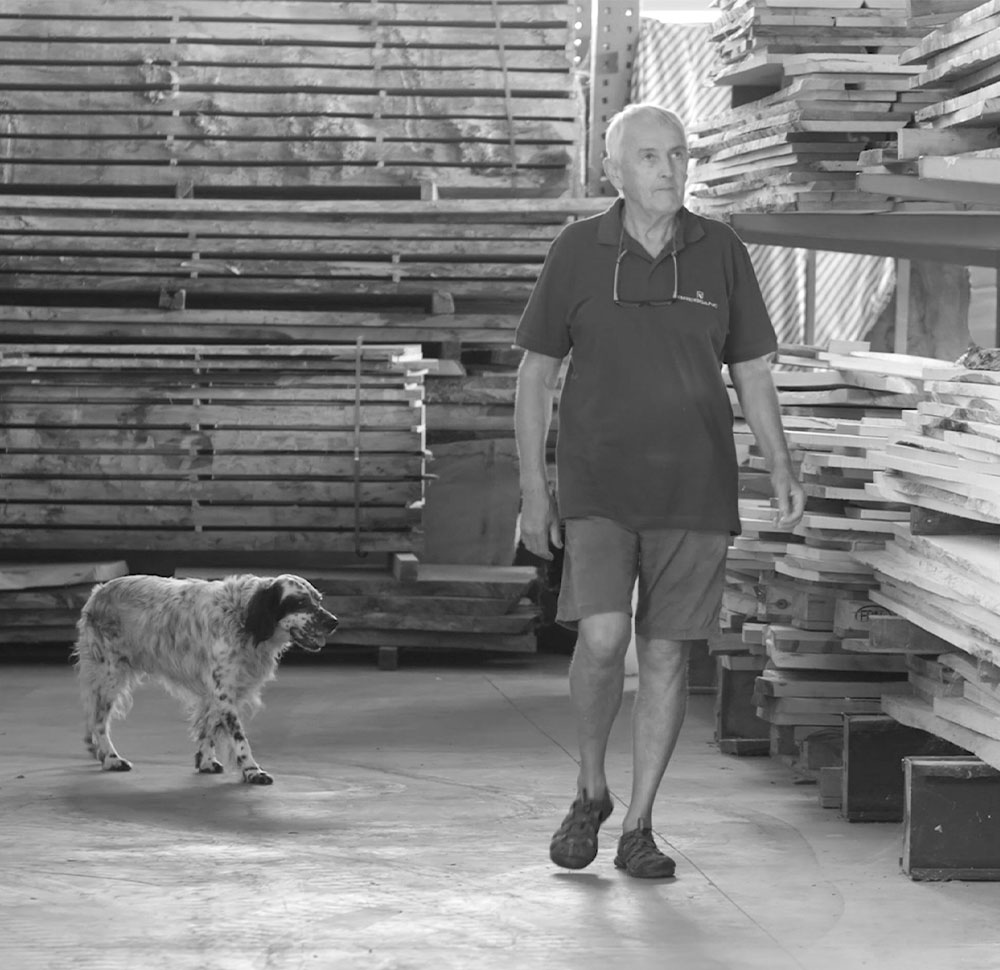 Marcangelo Bressano coltiva da sempre una grande passione: scolpire il legno. L'arte del lavorare il legno per Bressano Mobili