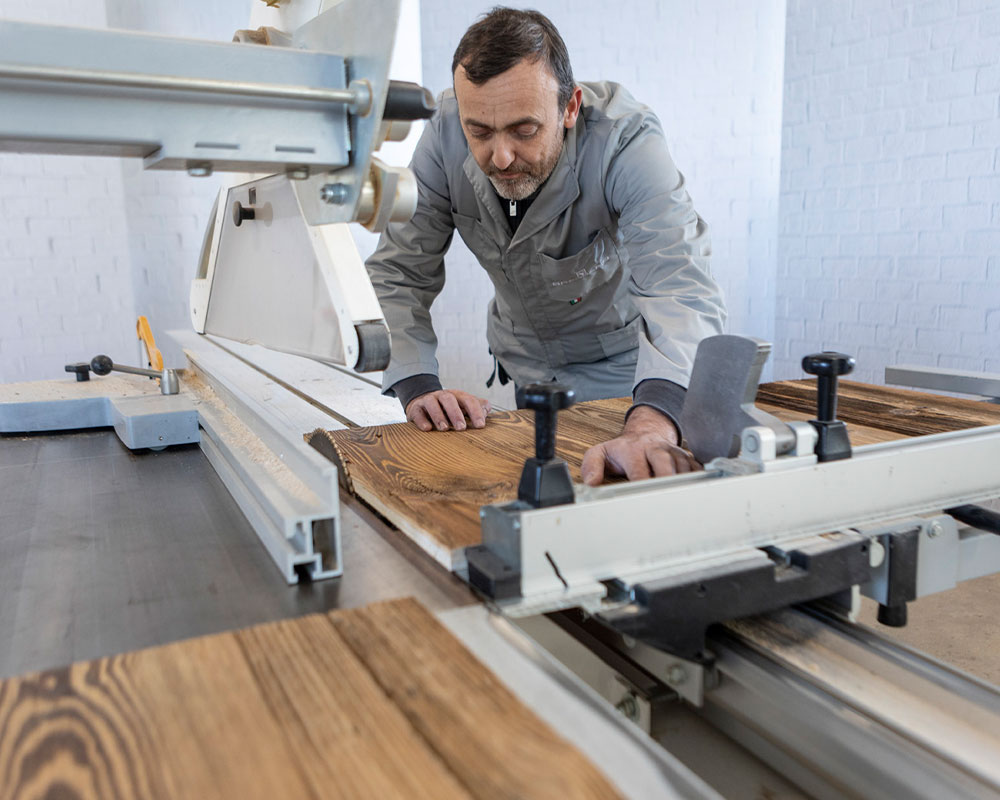Laboratorio artigianale Bressano Mobili. Arredamento luxury su misura dal 1934.