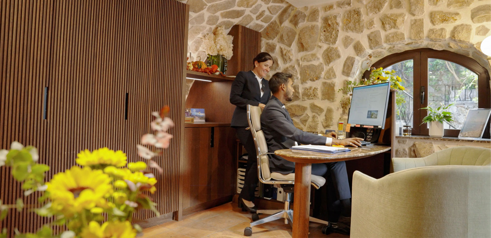 Reception su misura: <br>Château Eza Luxury Boutique Hotel - Bressano Mobili Reception su misura: <br>Château Eza Luxury Boutique Hotel - Bressano Mobili